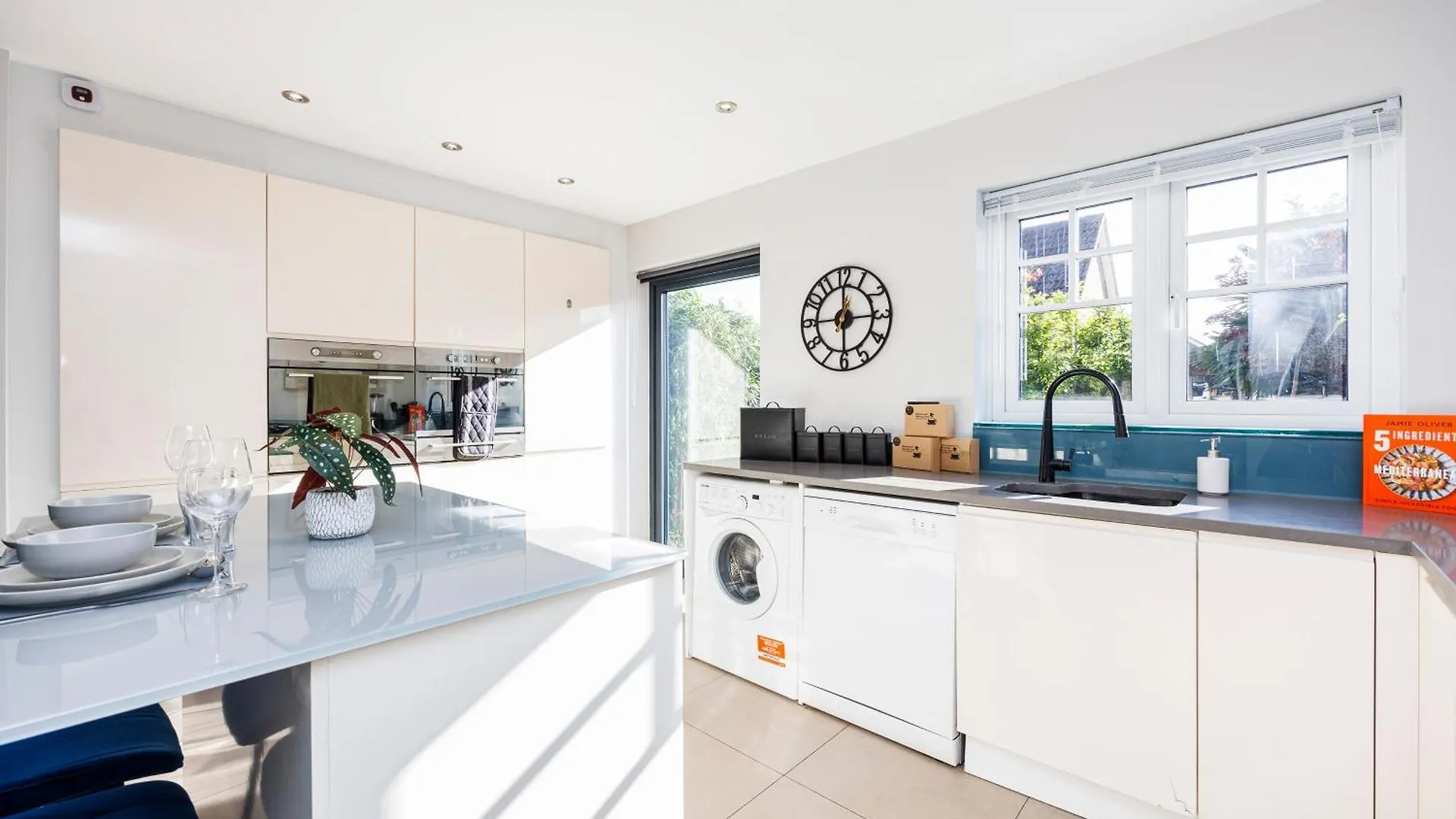 4 Bed Townhouse In Uxbridge Ideal For Families Or Contractors Hillingdon