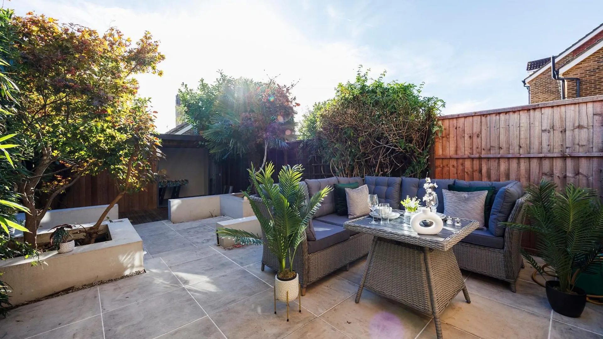 4 Bed Townhouse In Uxbridge Ideal For Families Or Contractors Hillingdon 0*,