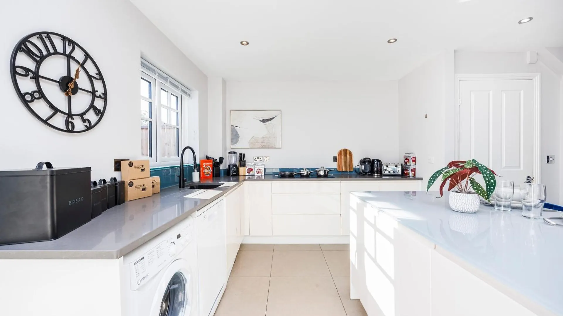 4 Bed Townhouse In Uxbridge Ideal For Families Or Contractors Hillingdon