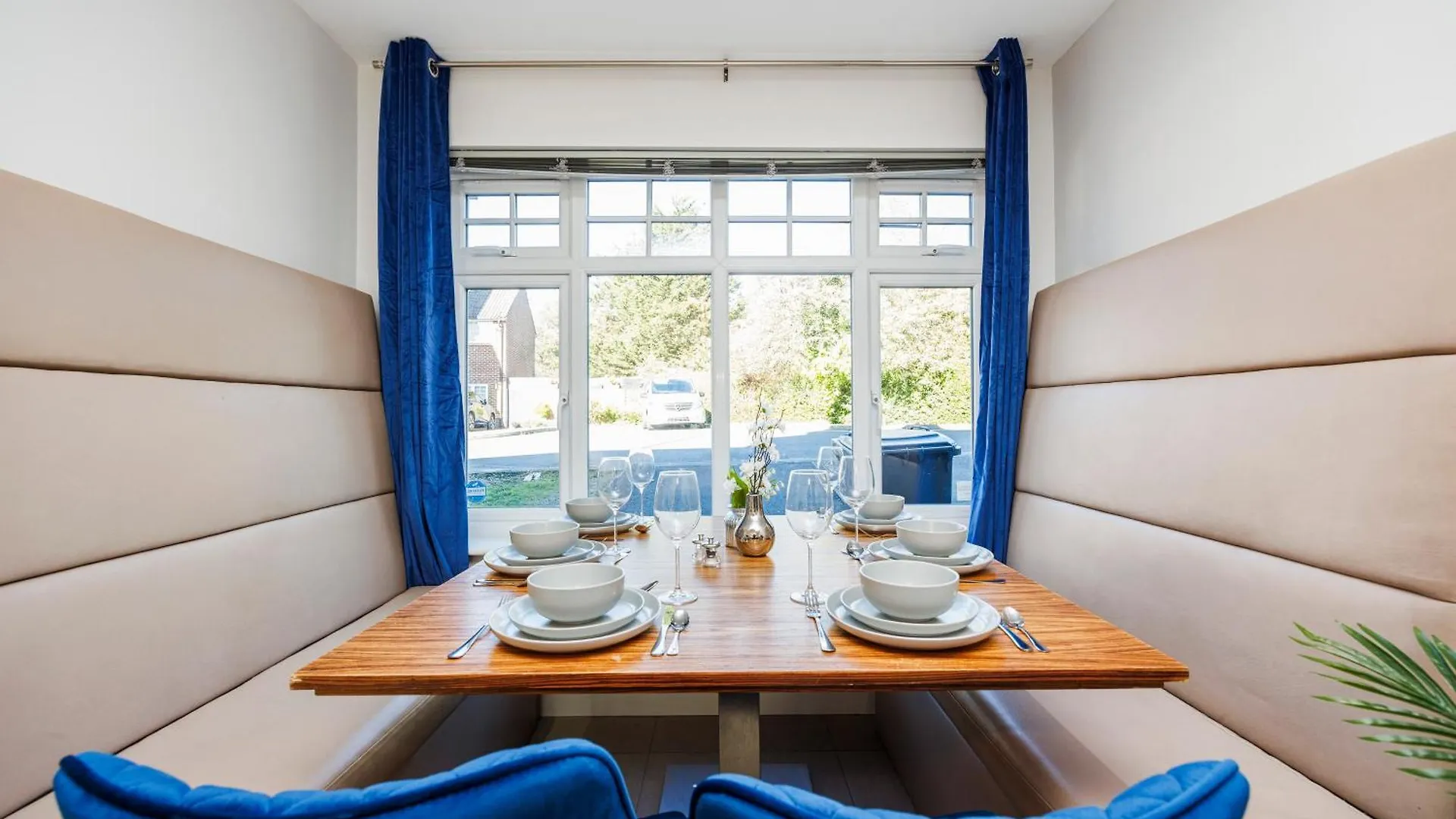 4 Bed Townhouse In Uxbridge Ideal For Families Or Contractors Hillingdon 0*,