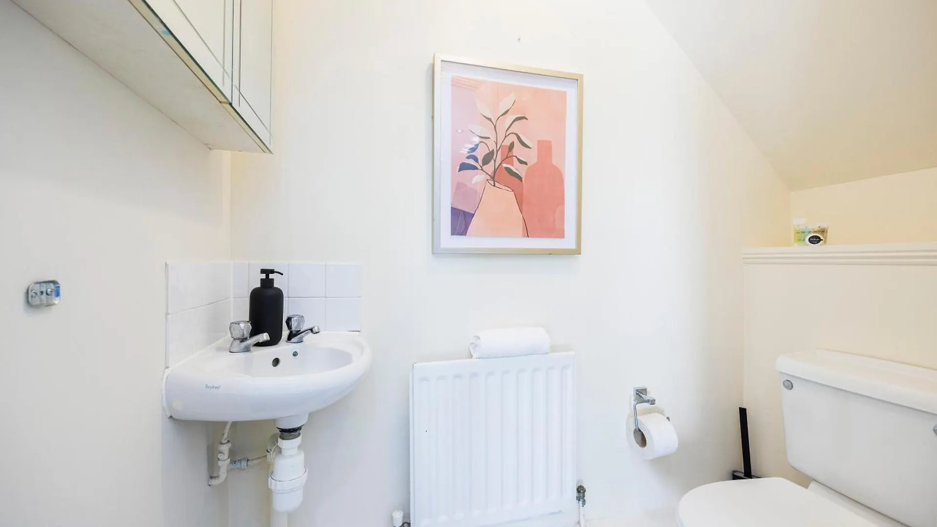 4 Bed Townhouse In Uxbridge Ideal For Families Or Contractors Hillingdon
