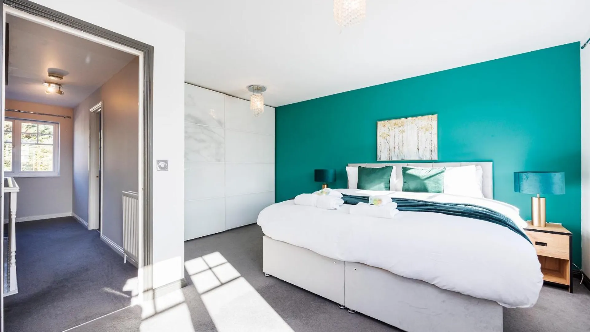 4 Bed Townhouse In Uxbridge Ideal For Families Or Contractors Hillingdon 0*,