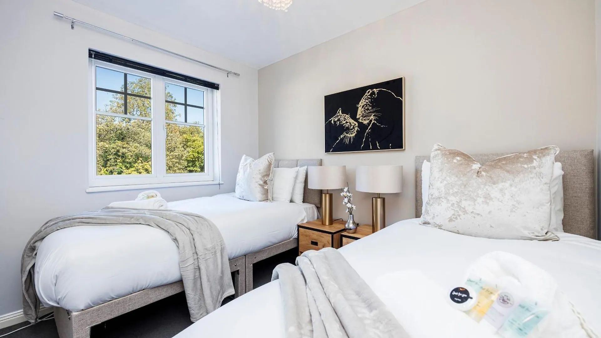 Casa vacanze 4 Bed Townhouse In Uxbridge Ideal For Families Or Contractors Hillingdon Regno Unito
