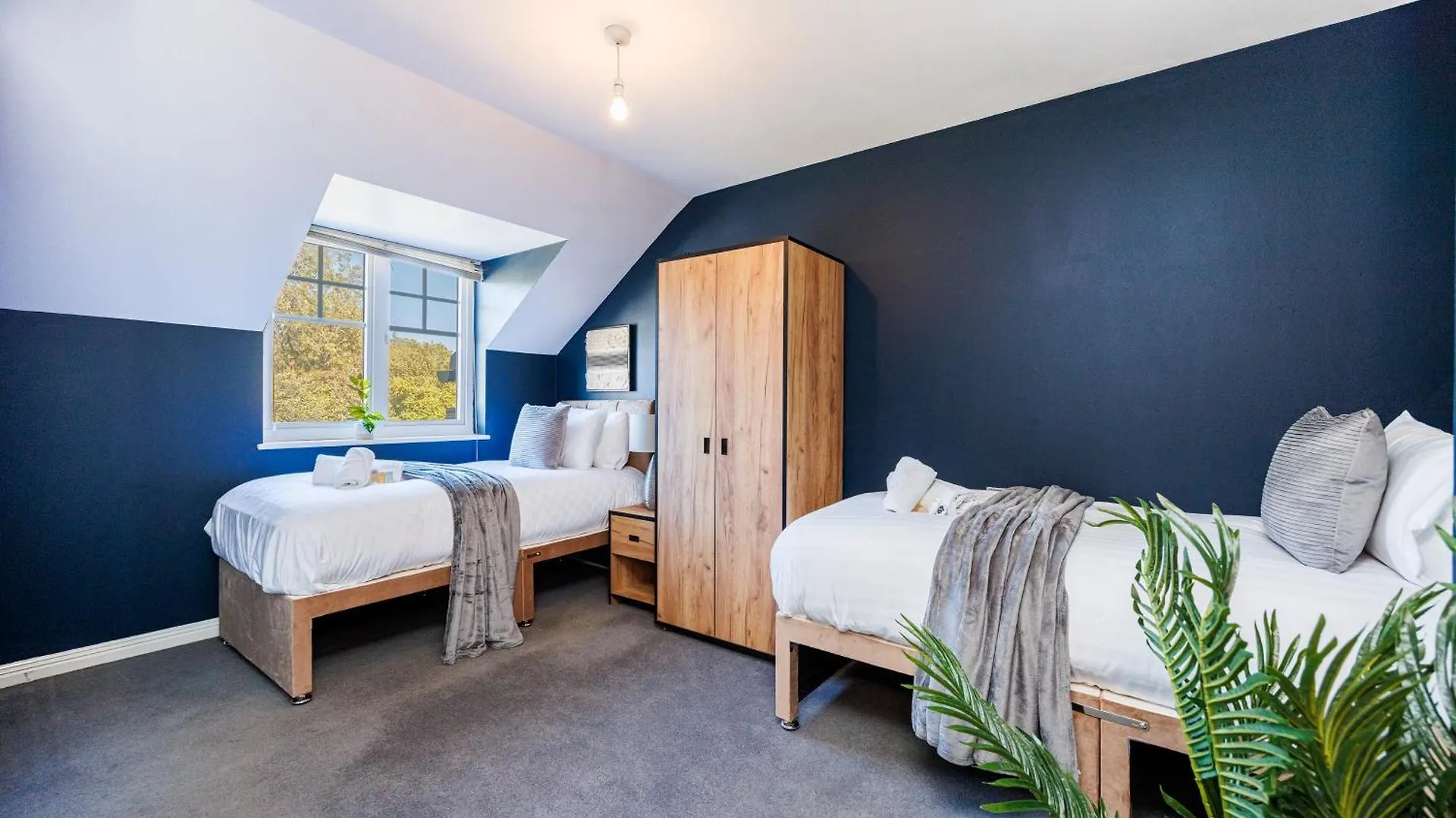 4 Bed Townhouse In Uxbridge Ideal For Families Or Contractors Hillingdon Regno Unito