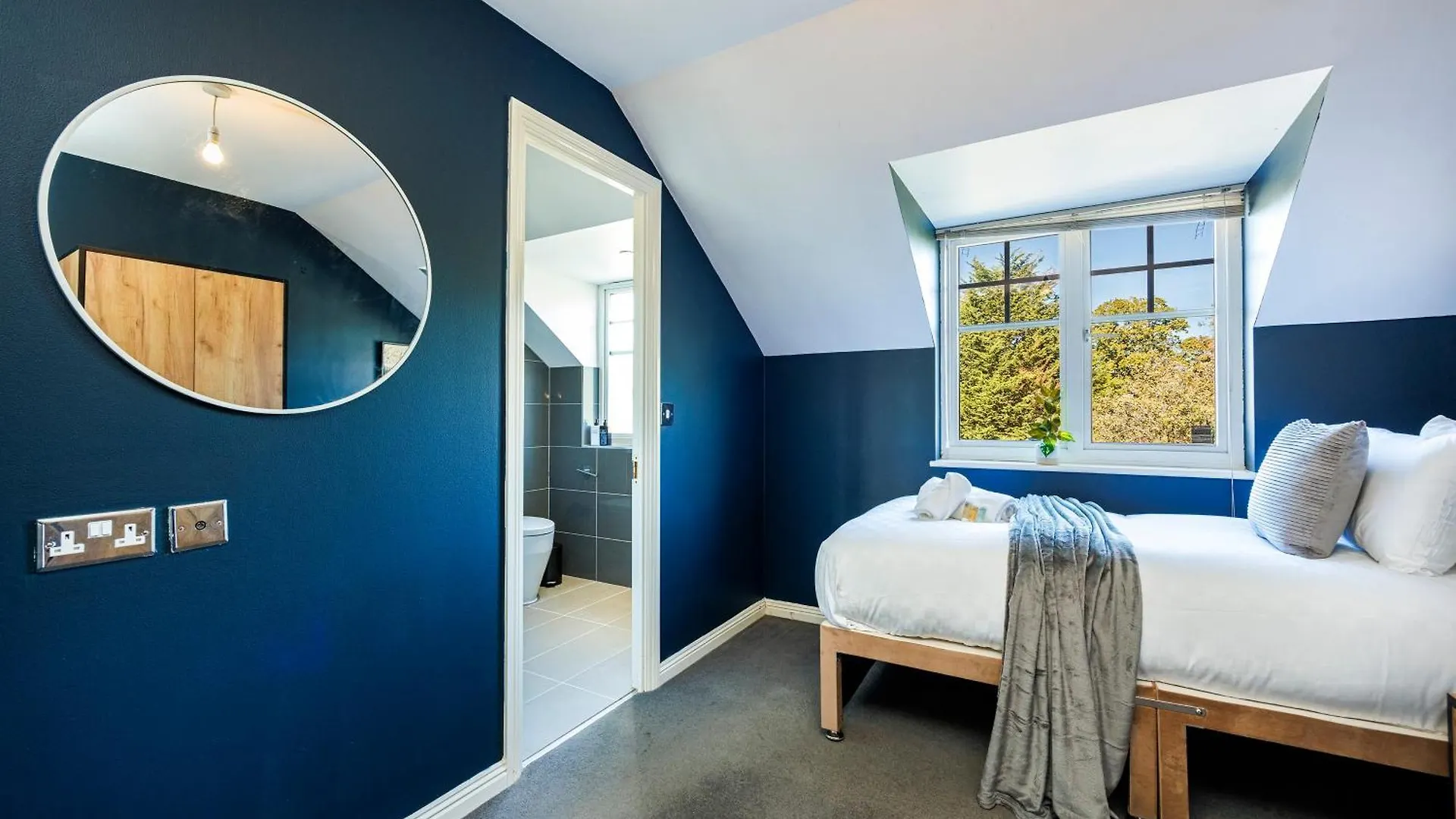 4 Bed Townhouse In Uxbridge Ideal For Families Or Contractors Hillingdon